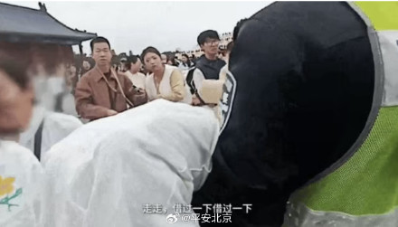 天坛公园里的“公主抱”，是最暖的守护️