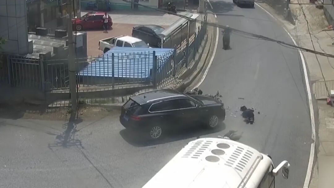 没有系好安全扣,一女子被撞身亡! 没有系好安全扣,一女子被撞身亡!