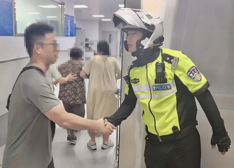 毒蛇出没！爬山时当心！