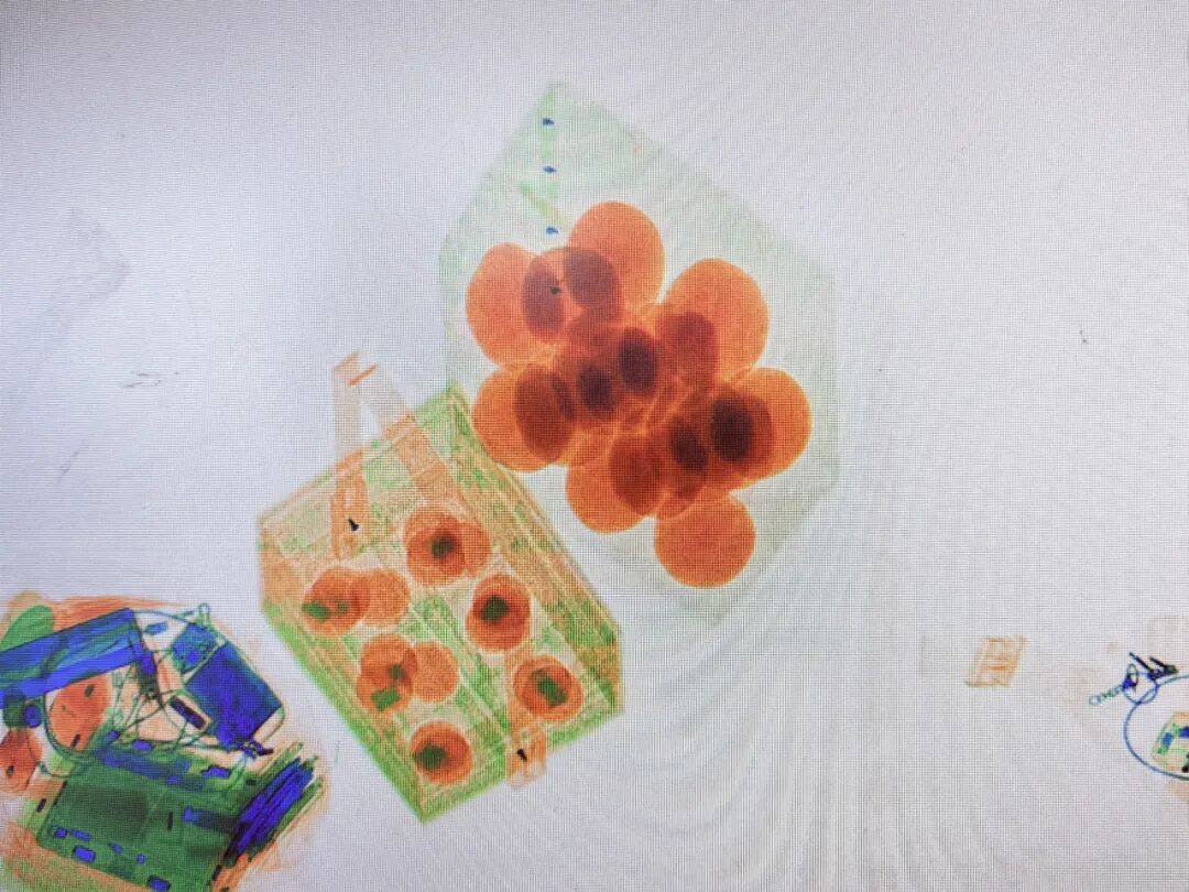 又一地安检仪，检出满屏“小红球”……