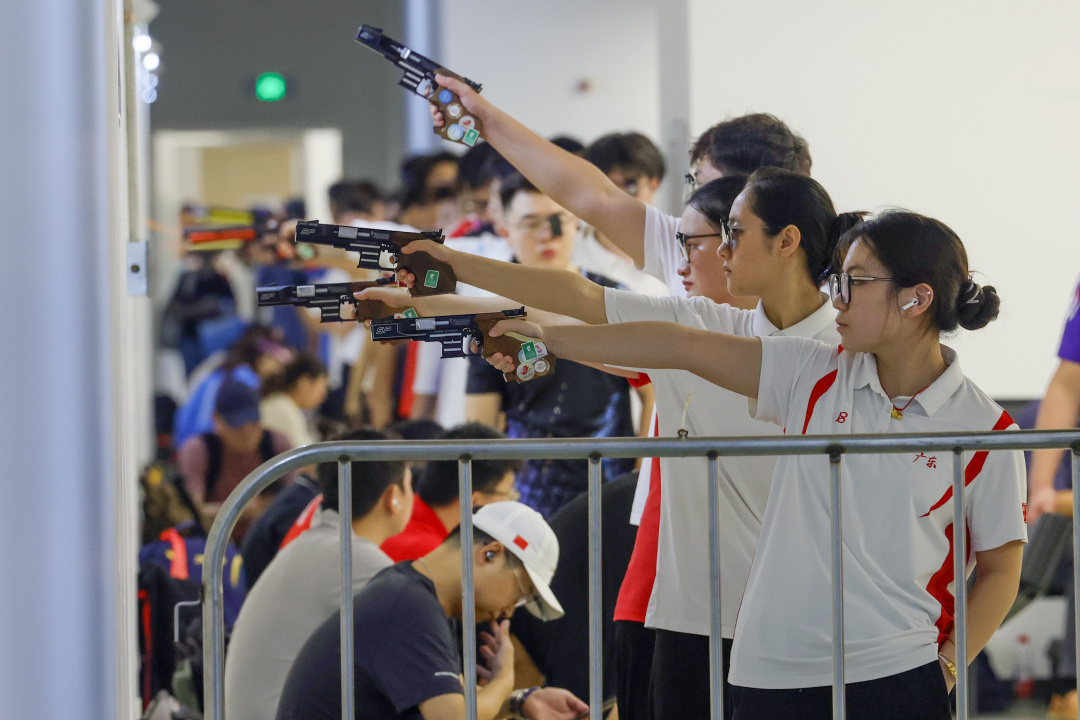 十五运会射击比赛在广东射击馆诞生首金，辽宁一队夺金