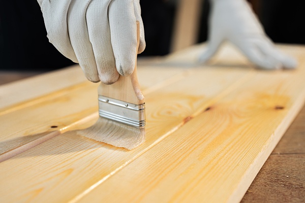 48岁男子刷油漆中毒! 昏迷20小时无人发现,抢救4天后离世! 曾发语音求救…