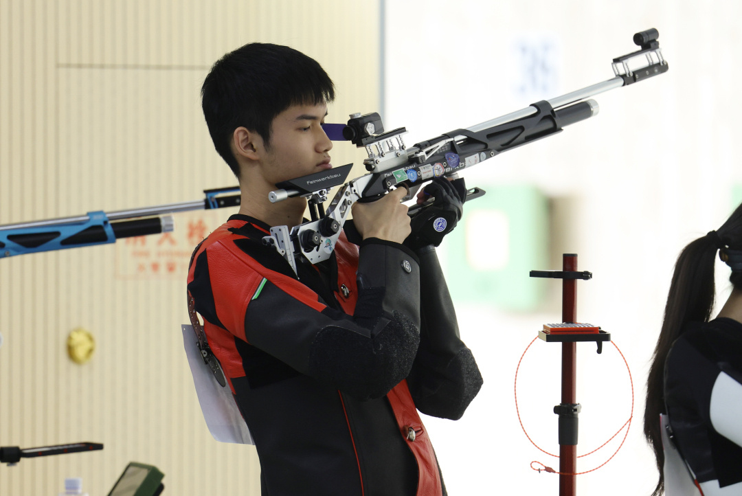 十五运会射击比赛在广东射击馆诞生首金，辽宁一队夺金