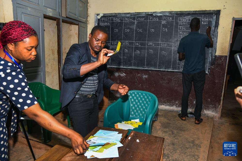 喀麦隆总统选举开始计票 喀麦隆总统选举开始计票
