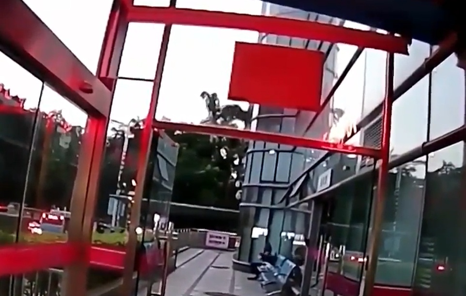 泉州三岁女童高烧不退，来厦就医！晚高峰交警紧急开道