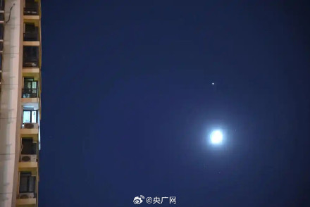 14日凌晨即将上演木星伴弦月