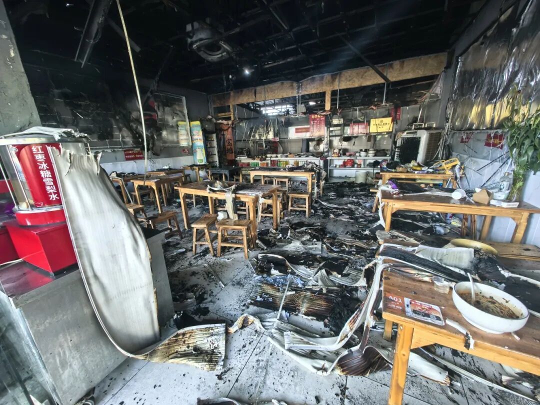 福建一居民区内5家店铺接连起火,损失严重!火因初查明 福建一居民区内5家店铺接连起火,损失严重!火因初查明