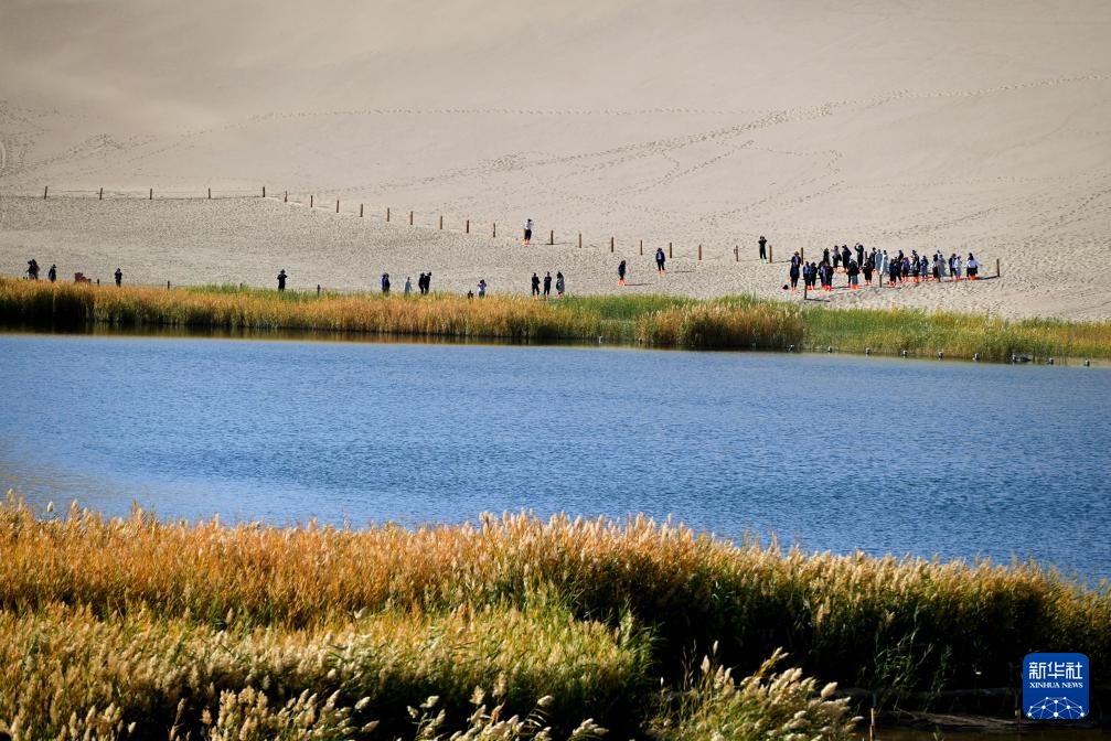 甘肃敦煌：大漠秋景