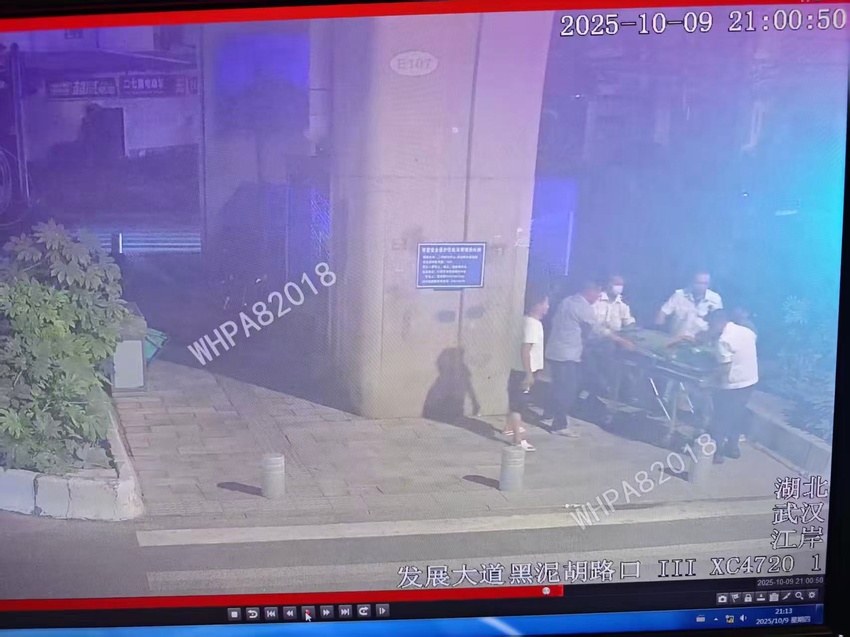 老人昏倒灌木丛 江岸公安争分夺秒跑赢“生命竞速”