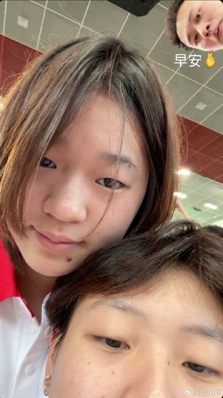 全红婵和师兄师姐自拍好乖