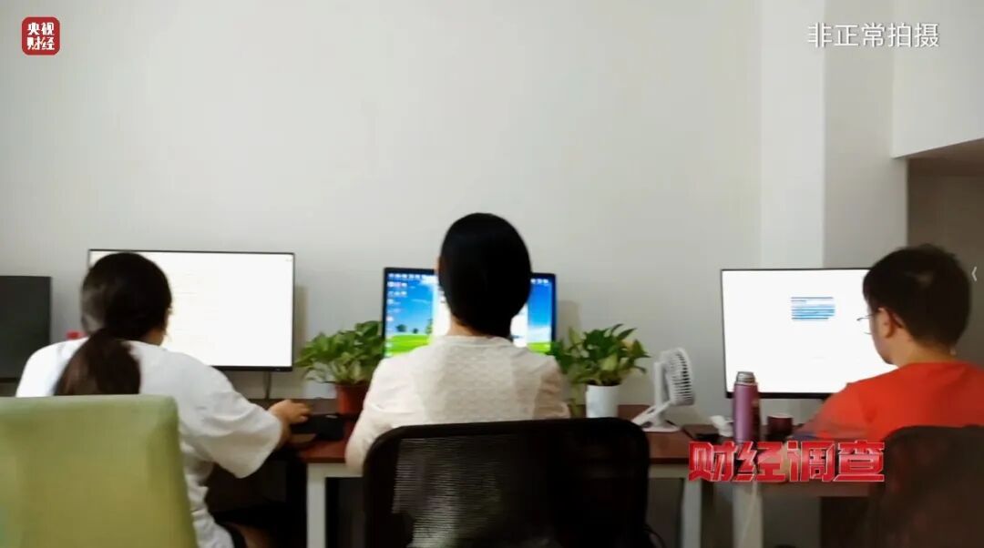 “暗语”接单、批量生产！记者潜入1300多人的大群……