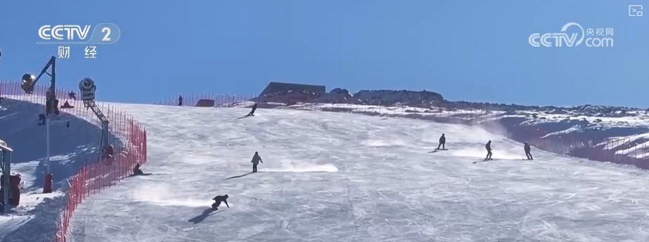 “开板”迎客！“升级服务+乐享优惠”圈粉滑雪爱好者 “冷冰雪”助燃“热经济”