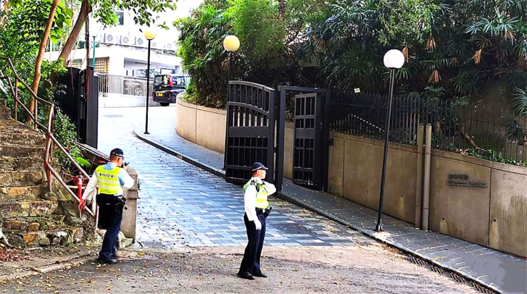 悲剧！香港豪宅内母亲淹死7个月女婴后自尽，留下遗书称：对不起丈夫