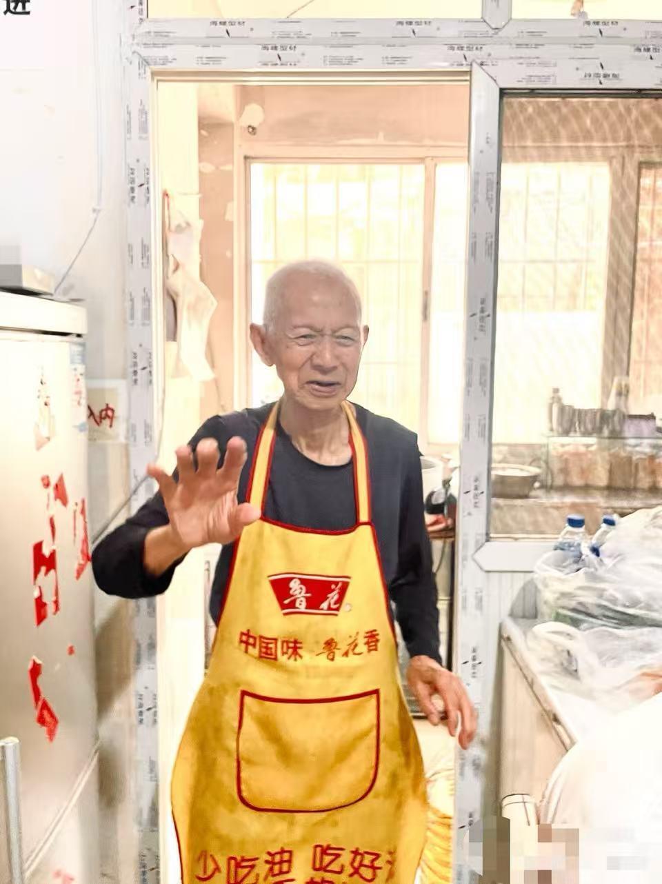 与妻子在昆明经营“小雨点饮品坊”近20载，86岁台湾籍老店主近日离世