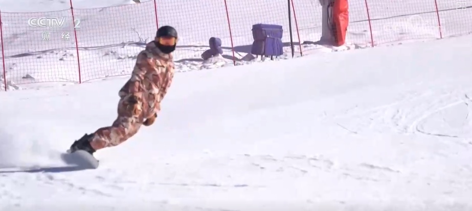 “开板”迎客！“升级服务+乐享优惠”圈粉滑雪爱好者 “冷冰雪”助燃“热经济”