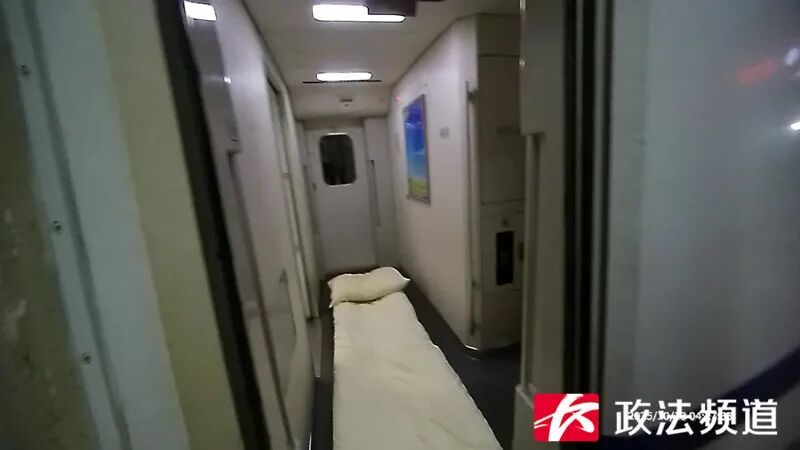 凌晨4点孕妇高铁上产子，工作人员紧急救援
