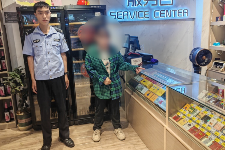 四川峨眉一女子捡到手机后“疯狂消费”，被依法行政拘留