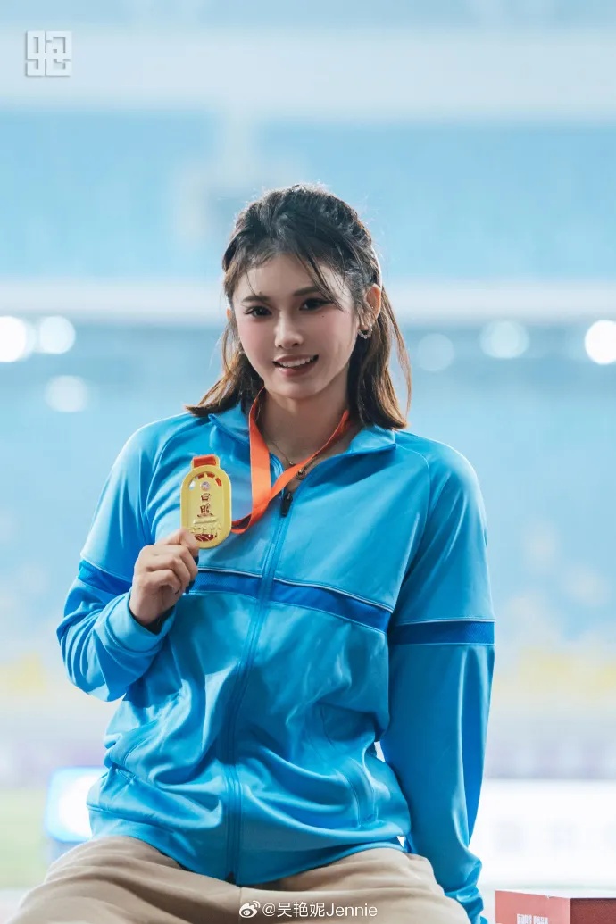 吴艳妮公布自己的体脂率:体脂率10.7%,脂肪量6.6kg,分析结果显示其“偏瘦” 吴艳妮公布自己的体脂率:体脂率10.7%,脂肪量6.6kg,分析结果显示其“偏瘦”