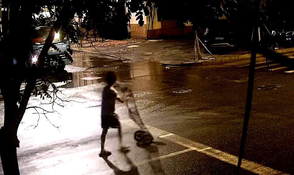 一夜,一人一车偷走上百斤建筑材料! 一夜,一人一车偷走上百斤建筑材料!