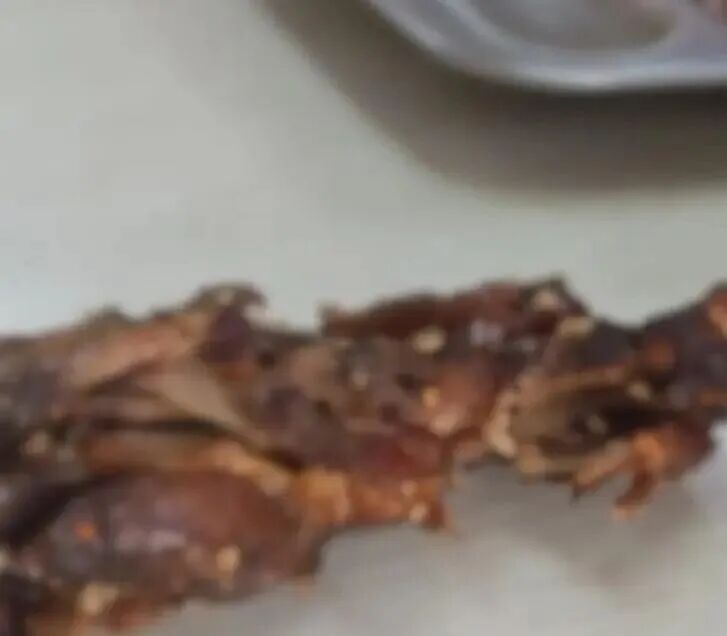 看吐了！上海一快餐店鸭腿里吃出“活蛆”？市场监管部门通报