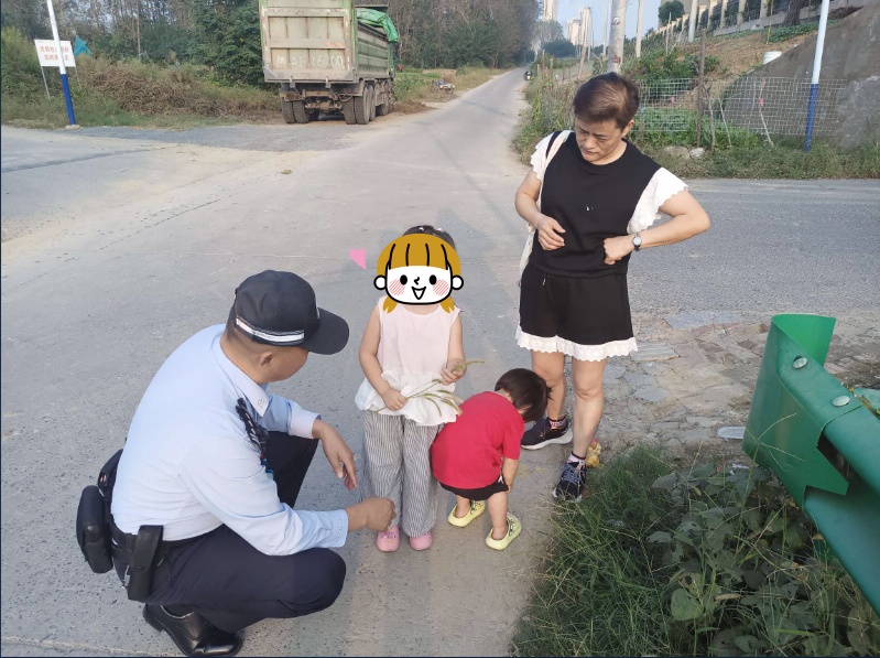 合肥陶大姐办事途中，当起“临时妈妈”