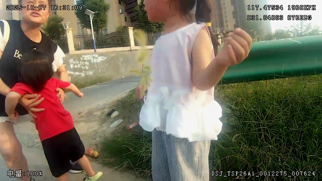 合肥陶大姐办事途中，当起“临时妈妈”