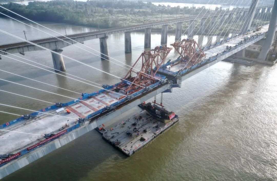 西南第一跨合龙！成达万高铁有新进展