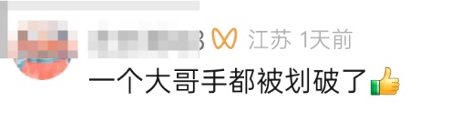 惊险瞬间！汽车坠河，陌生男子携石块跳河砸窗救人