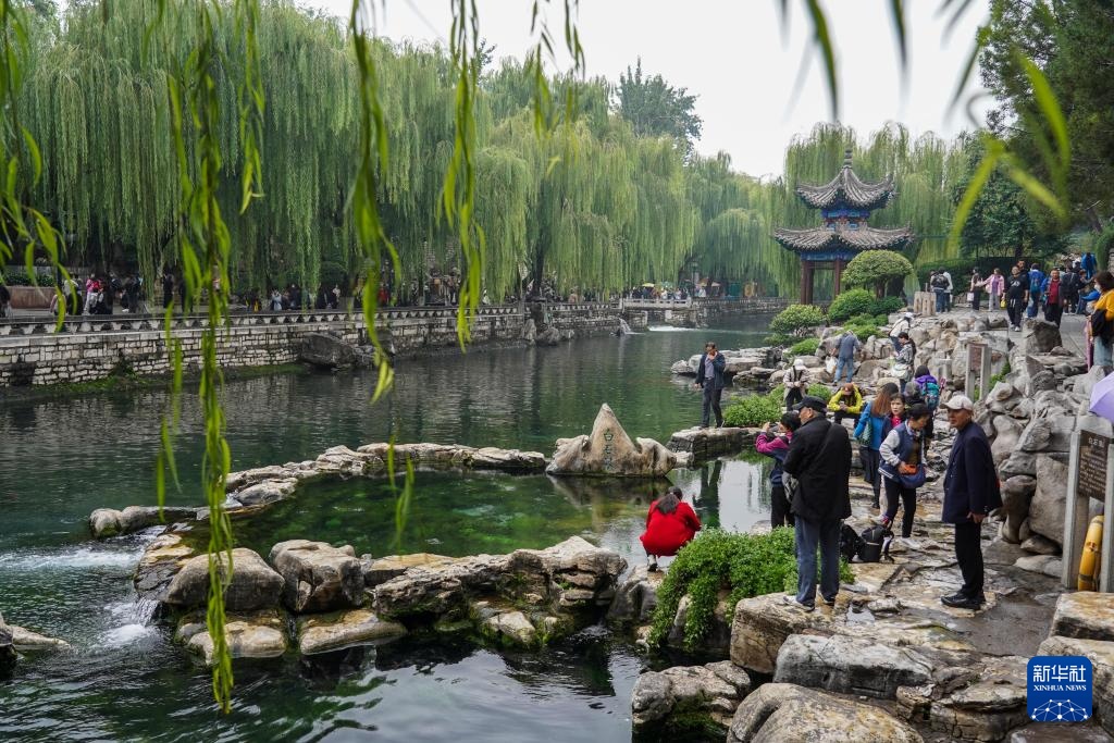 山东济南：群泉奔涌