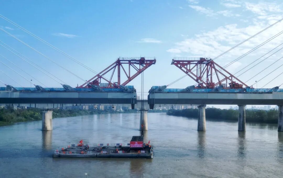 西南第一跨合龙！成达万高铁有新进展