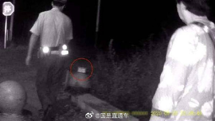 老人为学AI下载20个APP少了30多万