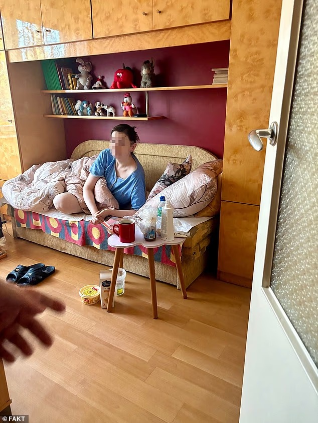 波兰少女被父母囚禁27年,一直被关在自己家中,获救时骨瘦如柴像个老妇人 波兰少女被父母囚禁27年,一直被关在自己家中,获救时骨瘦如柴像个老妇人