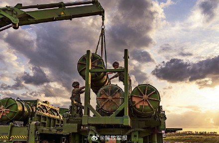 烈焰腾空!陆军某防空旅实弹射击 烈焰腾空!陆军某防空旅实弹射击