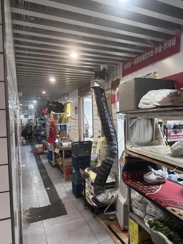 线上线下两张脸？“门面光鲜”的网红外卖店，实地一看让人傻眼…