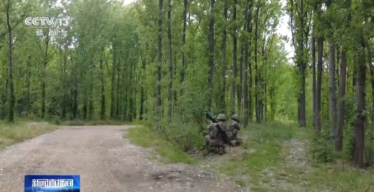 在战场上开车送“快递”有多难？不仅要防炮火 还得会反无人机