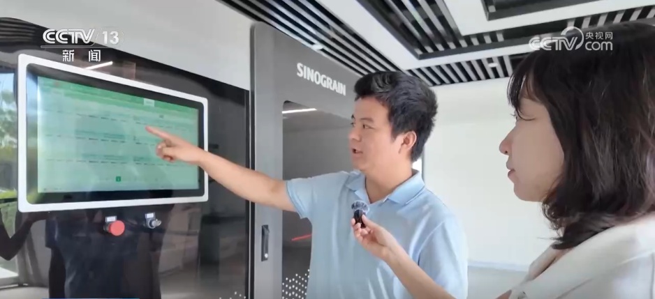 “白胖子”储粮、“AI全自动”入库 大国粮仓科技范儿十足
