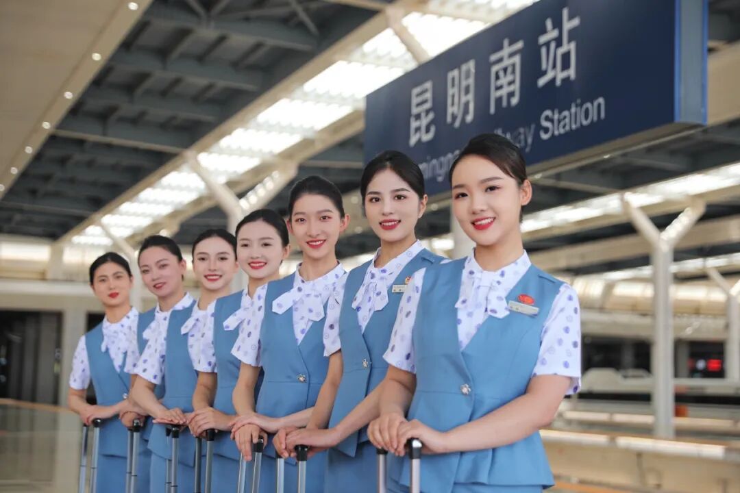 又美又飒！这些乘务员换上新制服！