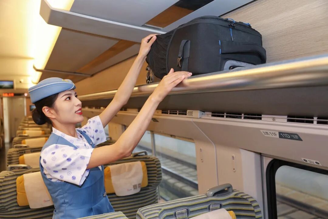 又美又飒！这些乘务员换上新制服！