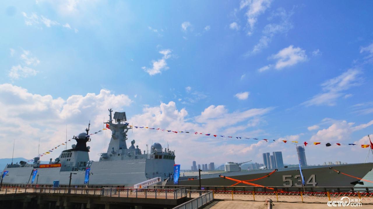 百年船政迎来海军铁甲风华 福州马尾舰艇开放活动开启 百年船政迎来海军铁甲风华 福州马尾舰艇开放活动开启