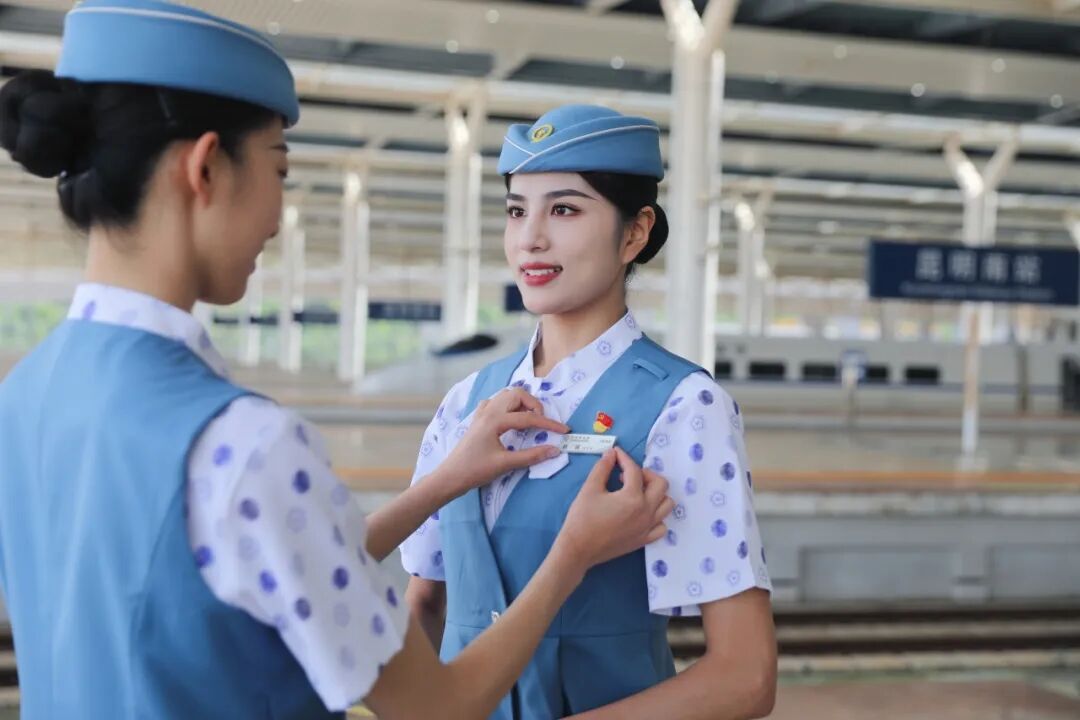 又美又飒！这些乘务员换上新制服！