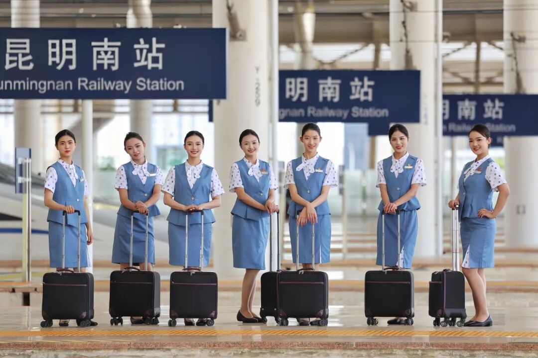 又美又飒！这些乘务员换上新制服！