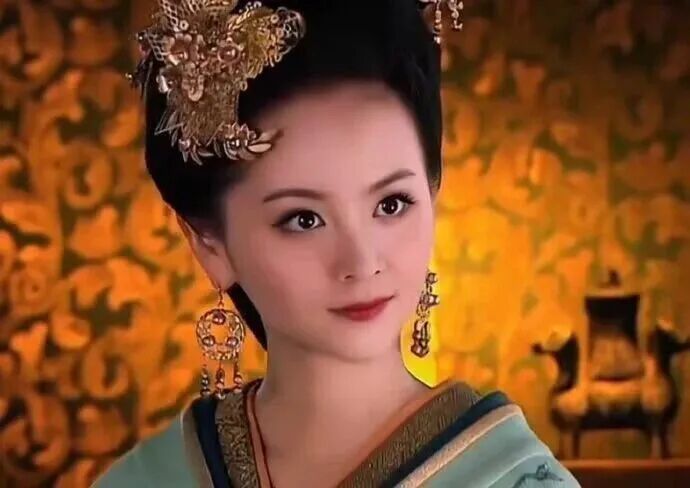 女演员自曝“丧偶式婚姻”，已是半分居状态，年长18岁丈夫评价她“最大的付出是生儿子”