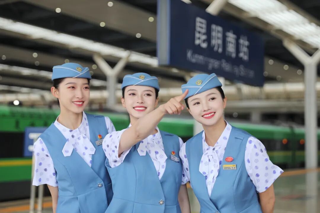 又美又飒！这些乘务员换上新制服！