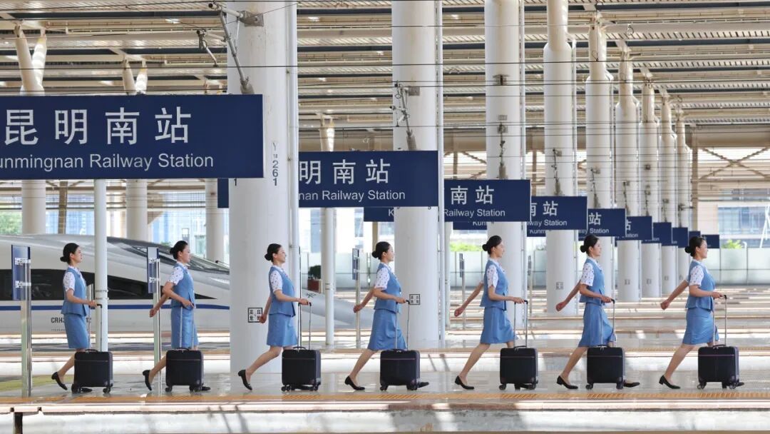 又美又飒！这些乘务员换上新制服！