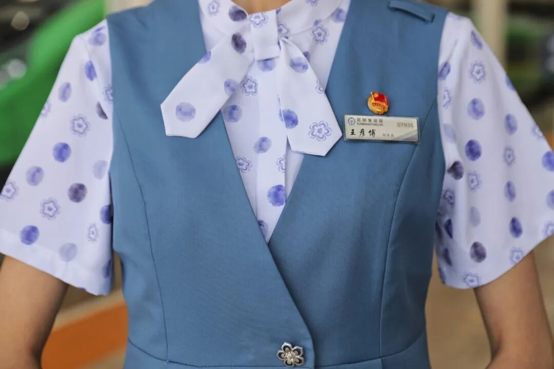 又美又飒！这些乘务员换上新制服！