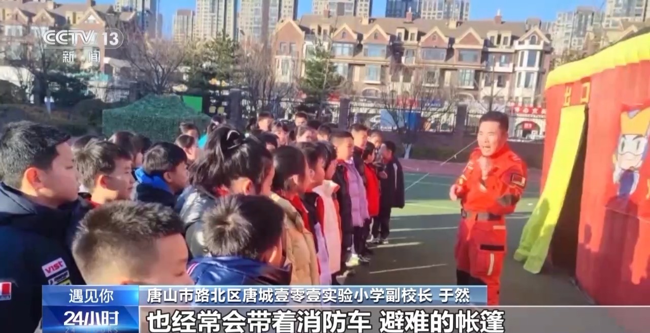 勇敢又机智！8岁“小孩儿哥”电梯遇险沉稳自救获点赞