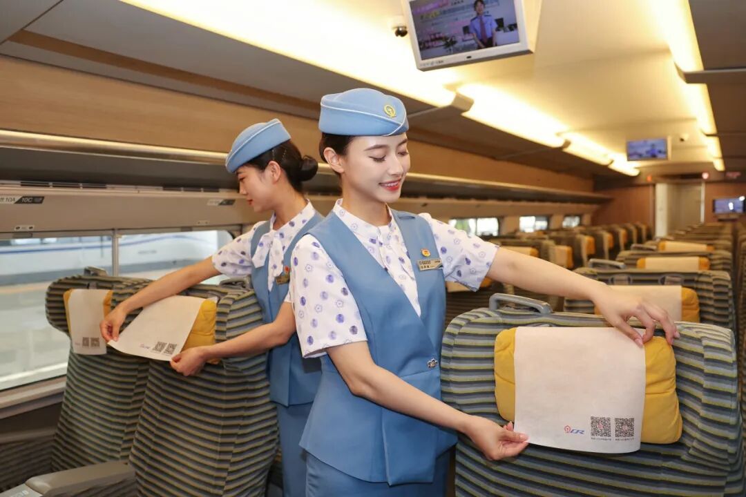 又美又飒！这些乘务员换上新制服！