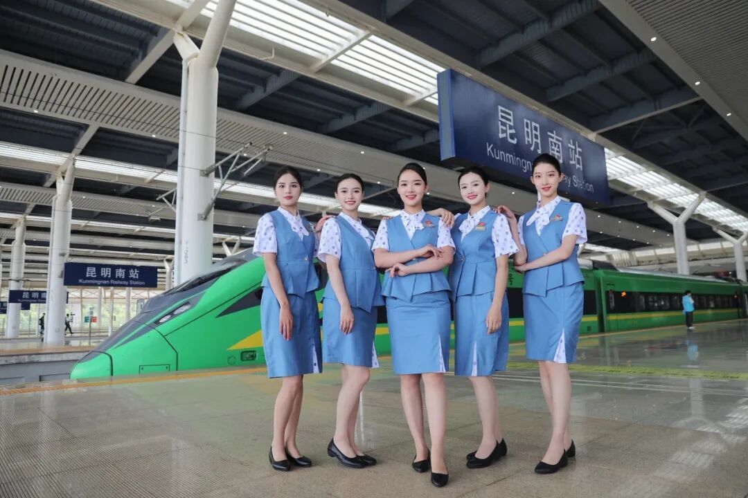 又美又飒！这些乘务员换上新制服！