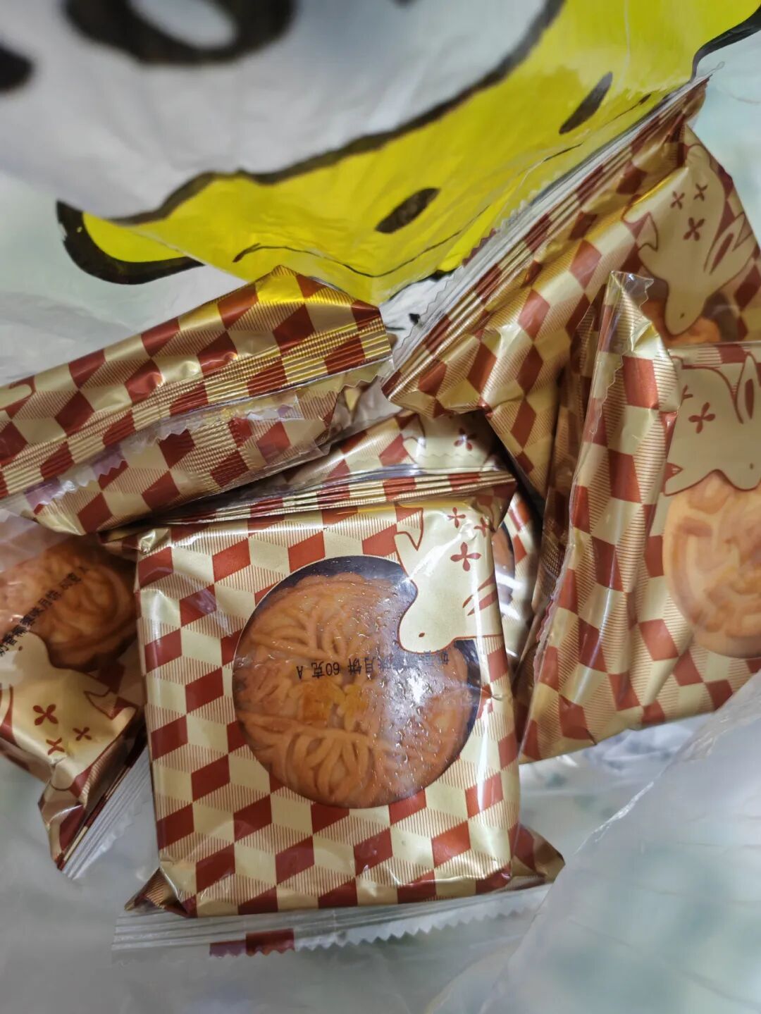 成都卖不完的月饼去哪儿了？此前上百元一盒，现在散装10元15个