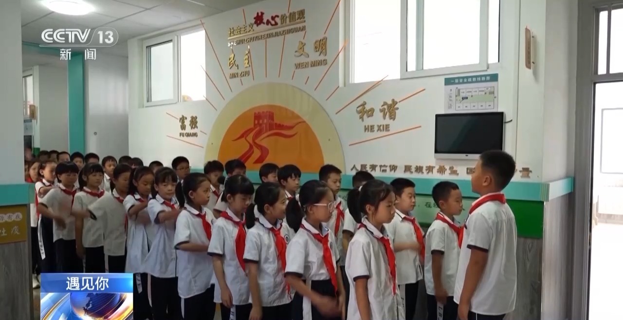 勇敢又机智！8岁“小孩儿哥”电梯遇险沉稳自救获点赞